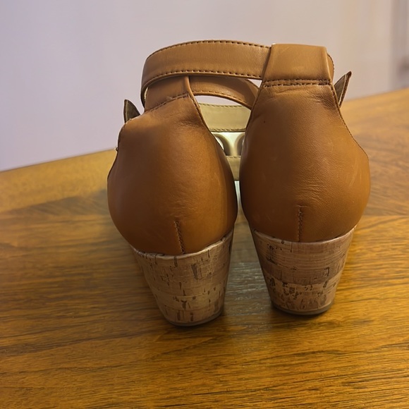 Naturalizer Wedges Cork, Gold, Brown Size 10 - Picture 3 of 7